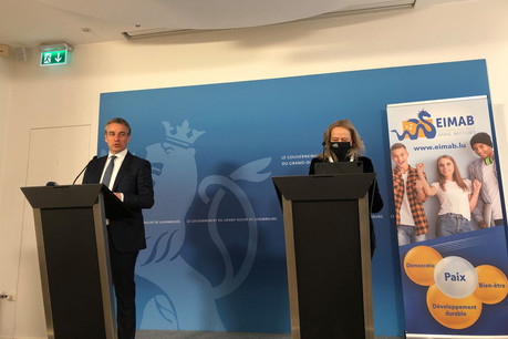 Claude Meisch et Julie-Suzanne Bausch ont présenté à la presse la nouvelle école européenne qui ouvrira à Mersch en septembre 2021. (Photo: Paperjam)