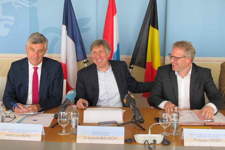 Jean-Luc Bohl, représentant la région Grand Est, François Bausch, ministre de la Mobilité et des Travaux publics, et Philippe Henry, nouveau ministre wallon du Climat, des Infrastructures, de l’Énergie et de la Mobilité. (Photo: MMTP)