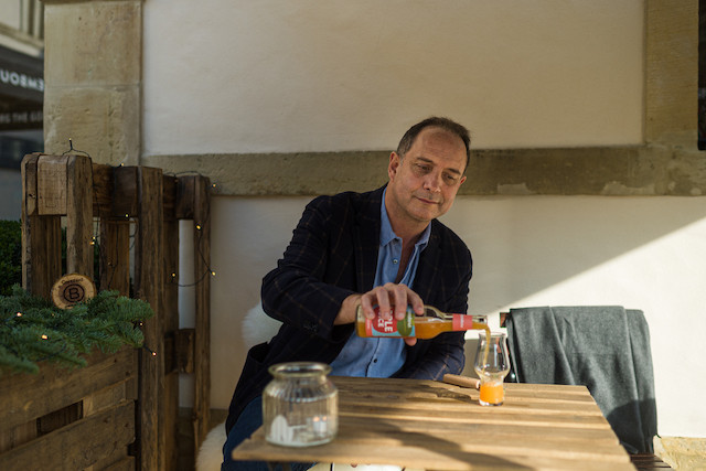 Carlo Hein, CEO de Ramborn, en pleine dégustation de sa nouvelle gamme de jus de fruits.  (Photo: MIKE ZENARI)