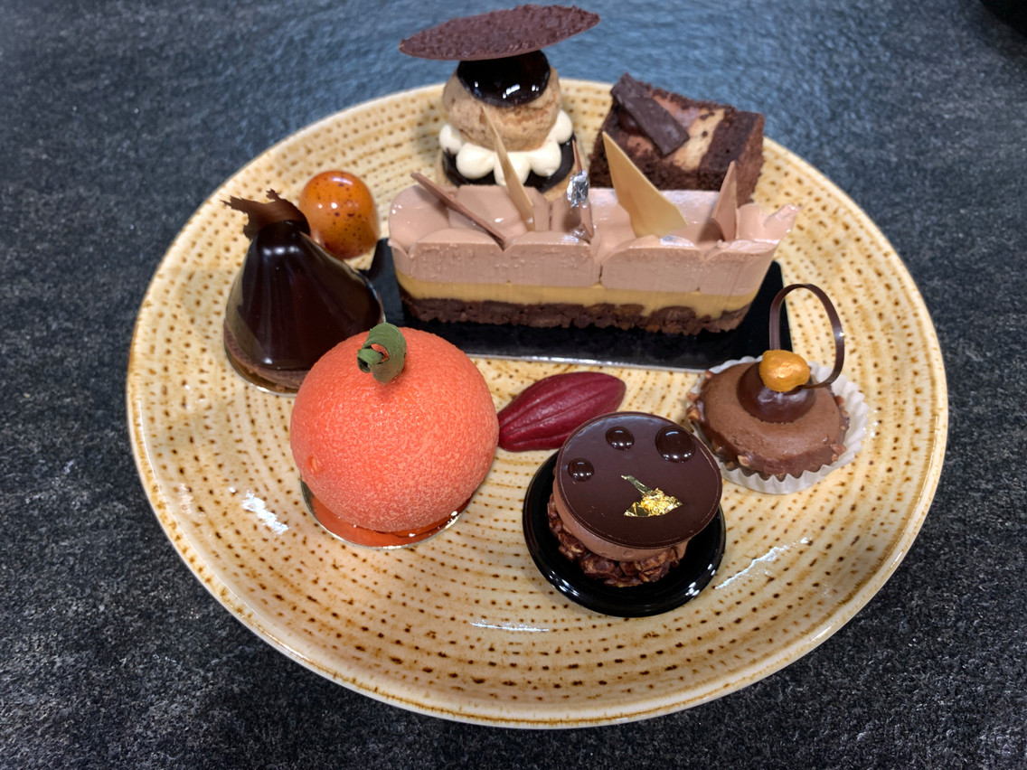 Au total, neuf pâtissiers ont présenté une création chocolatée spécialement conçue pour ce nouveau rendez-vous des Sucrés du Lux. (Photo: Paperjam)