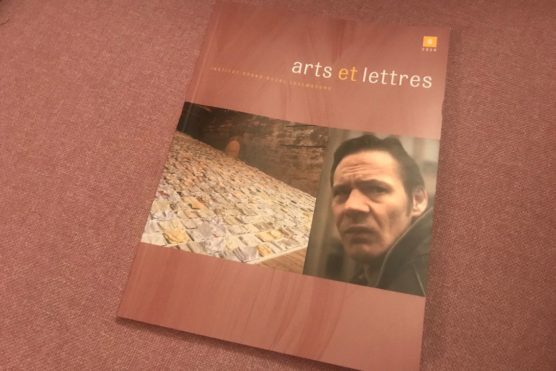 Au sommaire de la sixième édition de la revue Arts et Lettres: un dossier sur Marco Godinho et un autre sur Thierry Van Werveke. (Photo: Paperjam.lu)