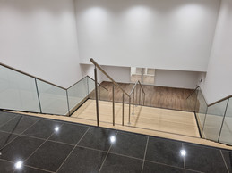 Une nouvelle cage d’escalier dessert les étages. (Photo: Square Meter)
