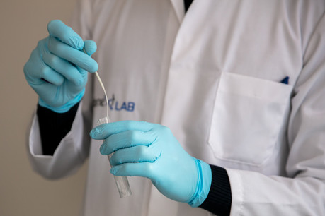 Pour la semaine du 3 au 9 janvier, le nombre de personnes testées positives au coronavirus a fortement augmenté, passant de 5.643 à 10.680, soit une progression de 89%. (Photo: Romain Gamba/Maison Moderne/archives)