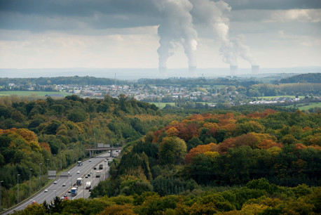 Devant le Conseil d’État, Greenpeace conteste que la durée de vie des centrales nucléaires, comme Cattenom sur cette photo, soit prolongée sans que cette décision soit accompagnée d’un audit environnemental et d’un dialogue avec les pays voisins. (Photo: Archives Paperjam)