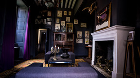 La chambre «Sherlock» dispose d’un confortable coin cheminée. ((Photo: Georges Waringo))