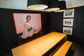 Dans la salle à manger, une grande table attend les convives. ((Photo: Georges Waringo))