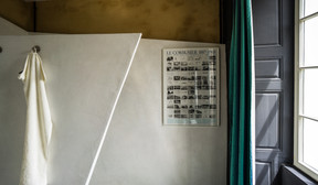 La salle de bains de la chambre «Années 20» est aménagée dans un esprit minimaliste. ((Photo: Georges Waringo))
