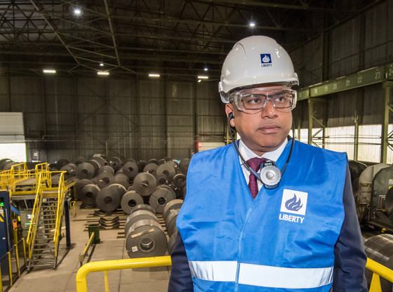 Le CEO de GFG Alliance – maison mère de Liberty Steel –, Sanjeev Gupta, ici lors de la prise de contrôle de l’usine de Dudelange en 2019, a assuré qu’il trouverait une solution alternative à Greensill. (Photo: archives Maison Moderne)