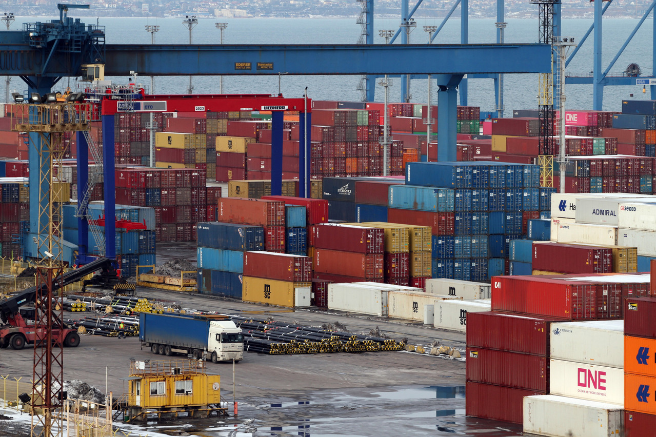 Les prévisions les plus pessimistes de l’OMC indiquent que le commerce mondial de marchandises pourrait atteindre un score négatif de -2,8% en 2023. (Photo: Shutterstock)