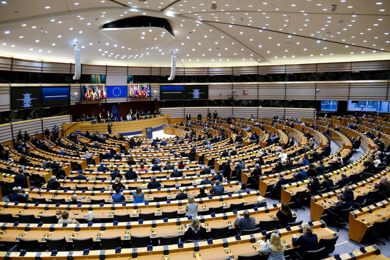 In the division, MEPs validated the simplification of corporate reporting obligations on sustainability and duty of care. (Photo: Shutterstock)