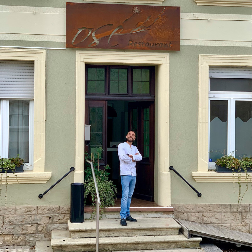 Le jeune chef Jean-Baptiste Durand devant son restaurant Osé, à Mondorf-les-bains/Ellange Maison Moderne