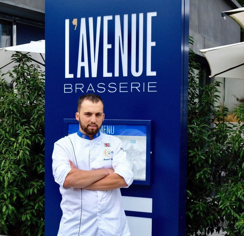 Le chef Arnaud Deparis devant le restaurant L’Avenue, au Kirchberg. L'Avenue