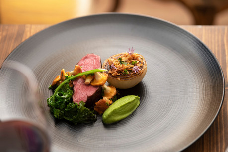 Au 22, la table «speakeasy» très réussie de Pierre-Jean Leclercq à Verbier, les produits issus en grande majorité d’un solide tissus local sont sublimés par la cuisine inventive du chef Adam Bateman. (Photo: Christophe Voisin)