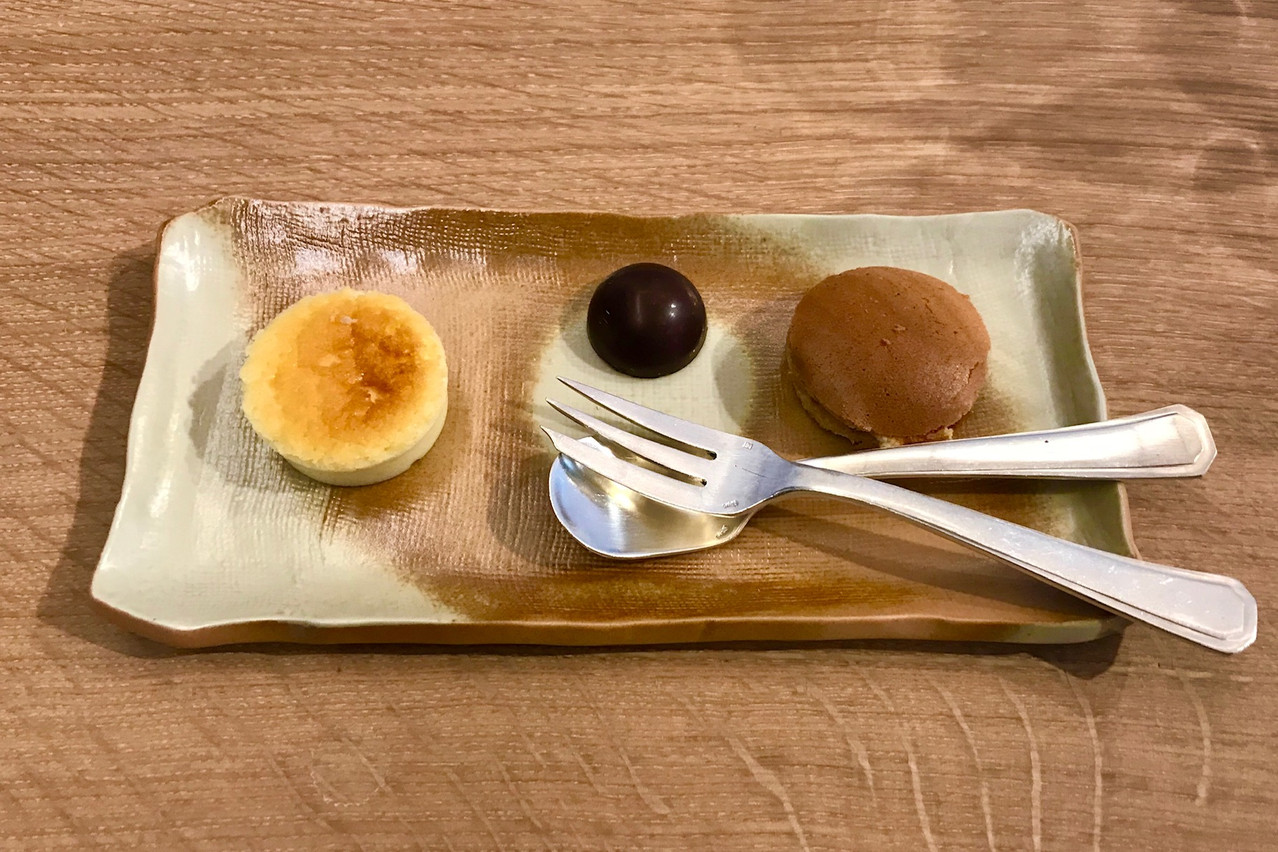 Desserts traditionnels et populaires japonais pour terminer le repas du midi au Ryôdô. Maison Moderne