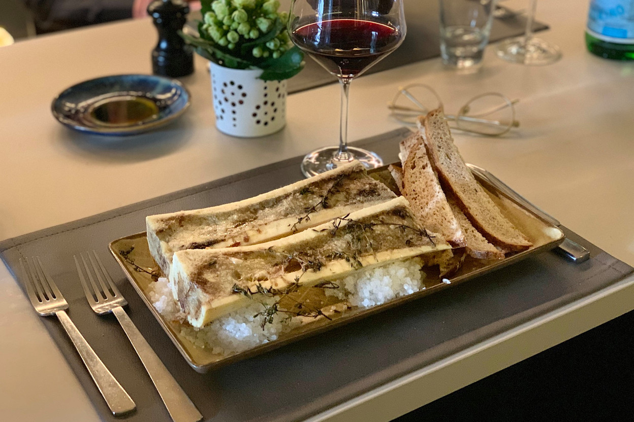 Le nouveau fer de lance du groupe Les Espaces Saveurs a choisi d’articuler autour du bon vin une carte inspirée de France et d’Italie, avec des accents bistros parfaits pour cette nouvelle orientation.  (Photo: Maison Moderne)