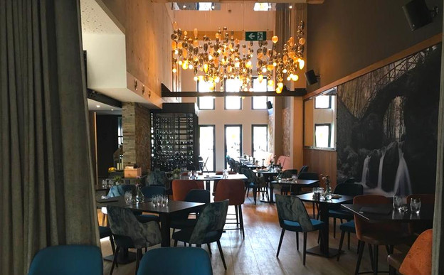 La Brasserie O' s'est dotée d’un cadre contemporain chaleureux et convivial pour servir ses clients midi comme soir. (Photo: Brasserie O')