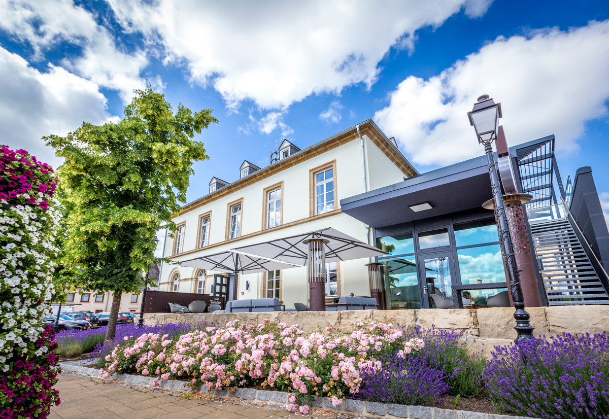 Avec une combinaison très réussie de patrimoine local et d’architecture contemporaine, le restaurant Aal Schoul ne passe pas inaperçu dans le village d’Hobscheid…  (Photo: Thomas Aubinet pour Aal Schoul)