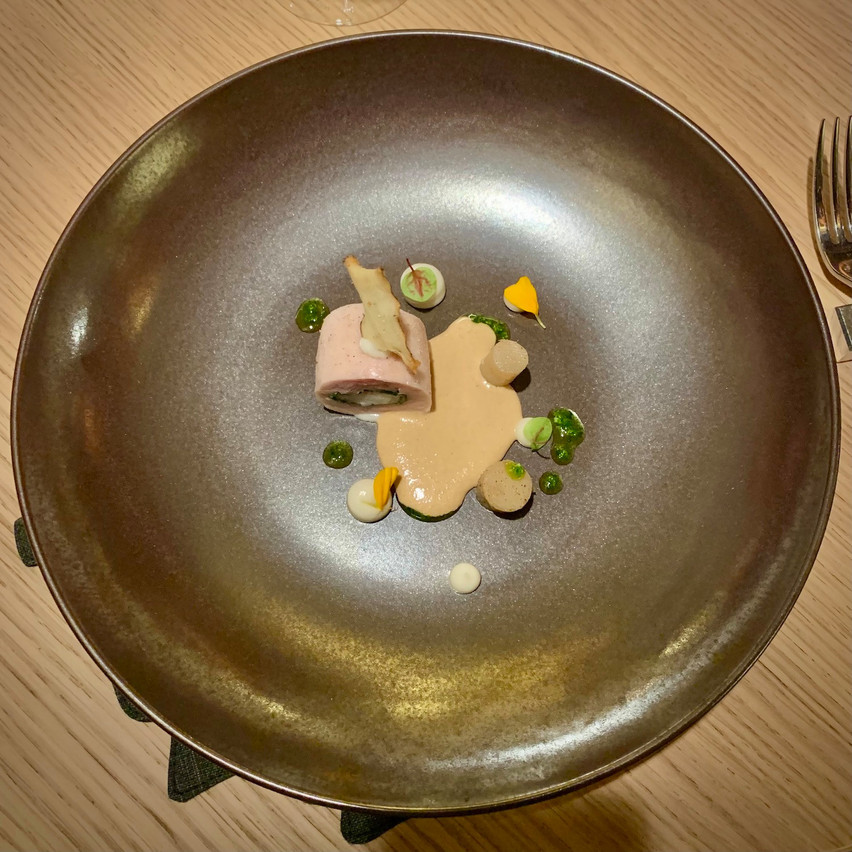 La volaille qui s’acoquine avec la langoustine, selon Arnaud Magnier, chef étoilé du Restaurant Clairefontaine à Luxembourg. (Photo: Maison Moderne)