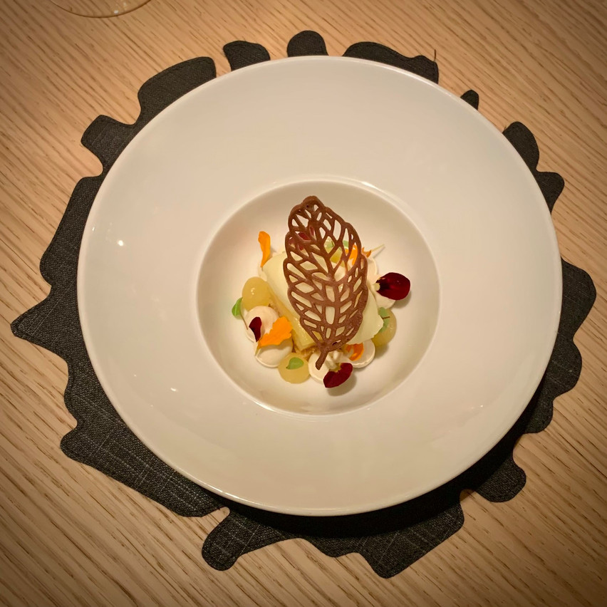 L’ananas confit, selon Arnaud Magnier, chef étoilé du Restaurant Clairefontaine à Luxembourg. (Photo: Maison Moderne)