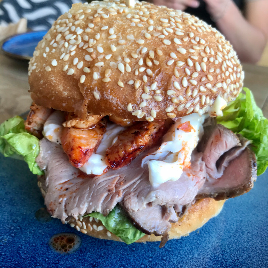 Le «Lobster Lover Burger» terre-mer du Homard Bleu. Maison Moderne