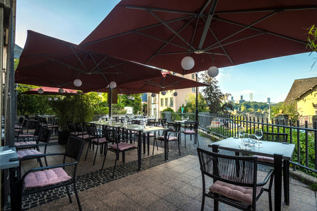 De l’espace, du mobilier stylé et une vue unique: la terrasse du restaurant L’Annexe fait toujours son petit effet… (Photo: Mike Zenari)