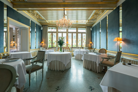 La cadre chic de La Cristallerie est un écrin adéquat pour les assiettes de haut vol qui y sont servies… (Photo: © Gilles van den Abeele)