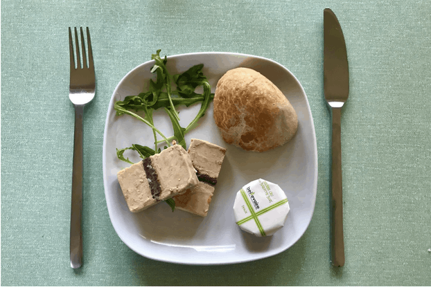En entrée du menu à emporter de l’Amélys cette semaine: terrine de foie gras maison aux fruits luxembourgeois. (Photo: Maison Moderne)