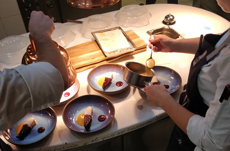 Au Mirazur, nous avons testé la déclinaison «Feuilles» du menu «Univers» du chef Mauro Colagreco. (Photo: Maison Moderne)