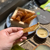 Les «wedges» maison sont accompagnées d’une excellente mayonnaise truffe/wasabi, maison aussi! (Maison Moderne)