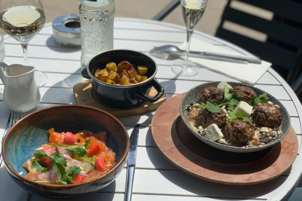 Sur la terrasse toujours plus spacieuse du Paname, les nouveautés gourmandes ne manquent pas en prévision de l’été (qui va arriver, un jour, a priori…). (Photo: Maison Moderne)