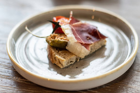 Pour l’apéritif et l’entrée, la nouvelle carte du Skol propose de la simplicité et de bons produits Guy Wolff/Maison Moderne