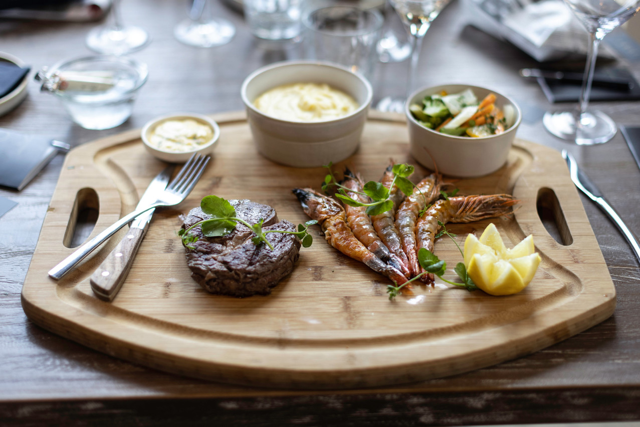 La grande planche terre/mer du Skol représente bien sa nouvelle carte: des produits canons à la cuisson très maitrisée, sans extravagance inutile.  (Photo: Guy Wolff/Maison Moderne)