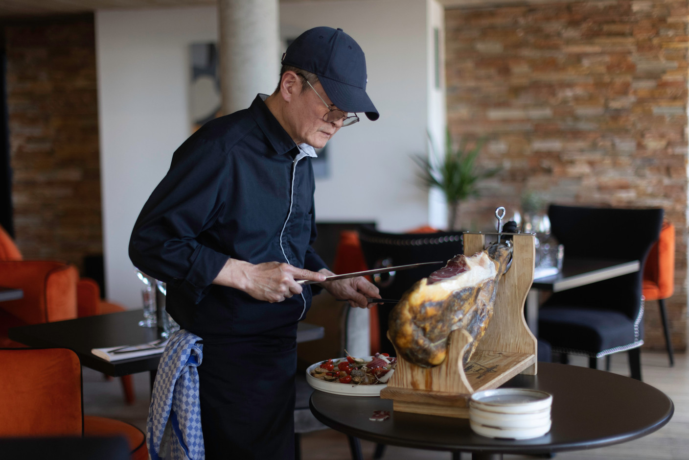 Le chef Fränz Heinz est aux manettes de la carte restaurant au Skol.  Guy Wolff/Maison Moderne