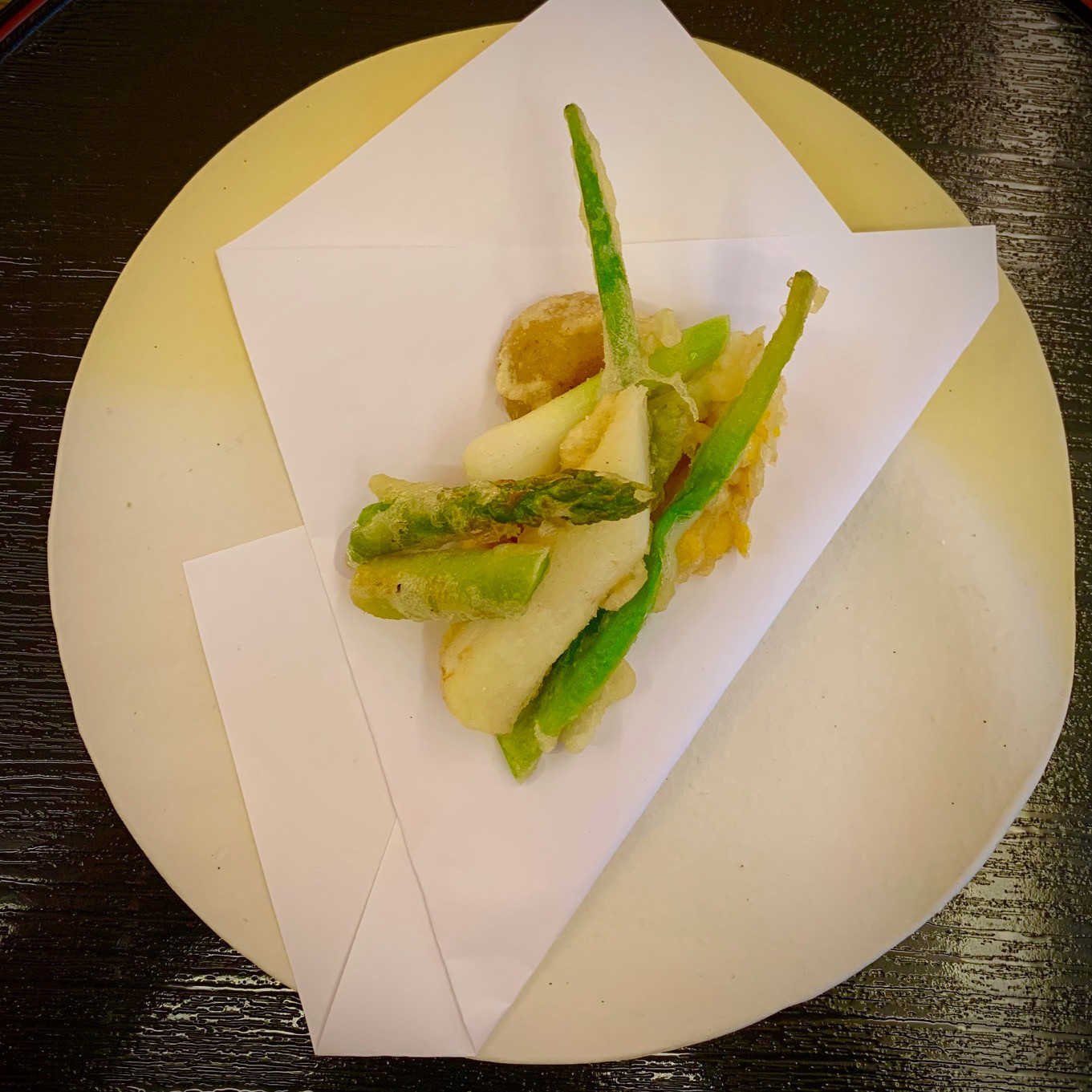 Quelques légumes de Sandrine, également en tempura, pour accompagner le ris de veau… Maison Moderne