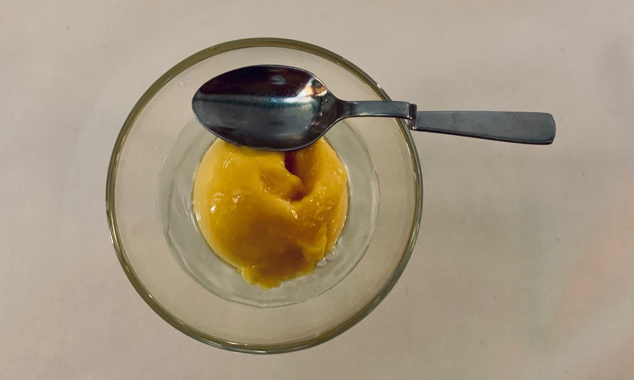 Seule déception du dîner: le trou normand, dont l’apparition inattendue aurait mérité meilleur traitement… (Photo: Maison Moderne)