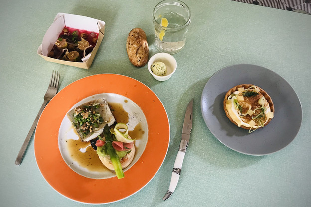 Le menu «Bib de la semaine» à emporter du chef Baptiste Heugens permet de passer un vrai moment gastronomique à la maison… (Photo: Maison Moderne)
