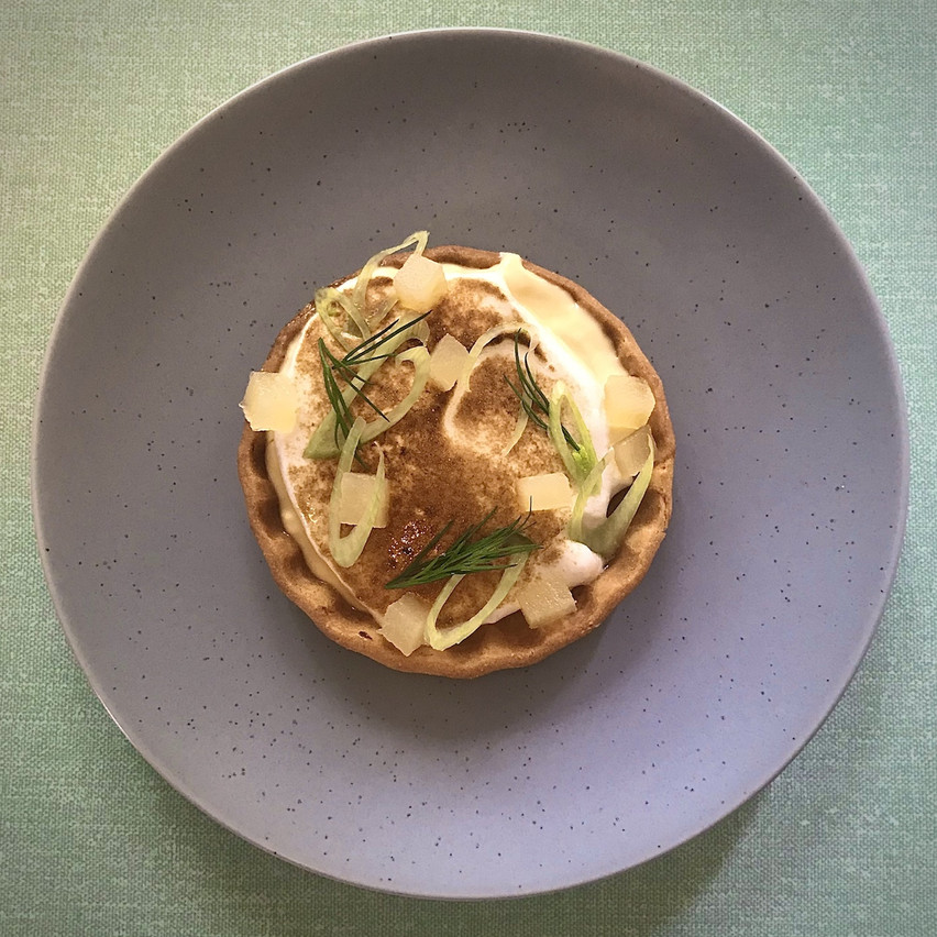 Tarte au citron meringuée, pomme, aneth et fenouil. (Photo: Maison Moderne)