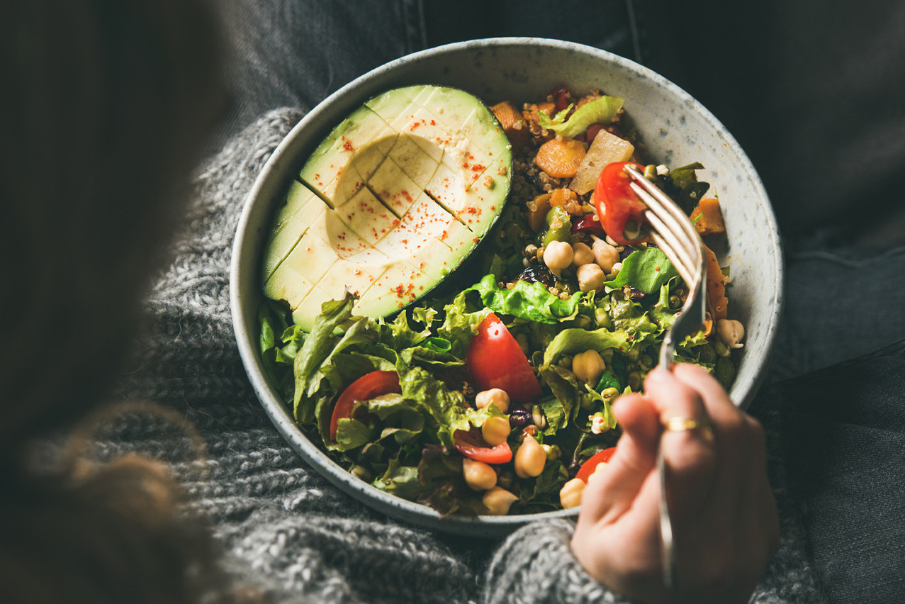 Manger chaque jour les couleurs de l’arc-en-ciel, même en petites quantités, permet de couvrir les besoins quotidiens en vitamines, oligoéléments et phytonutriments.   Crédit photo : Shutterstock