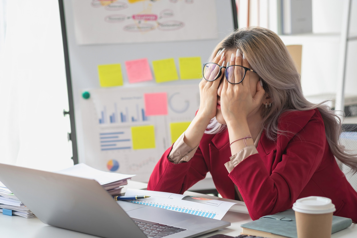 54% of civil servants responding often feel exhausted at the end of the working day, but 56% still want to go to work when they get up in the morning. (Photo: Shutterstock)