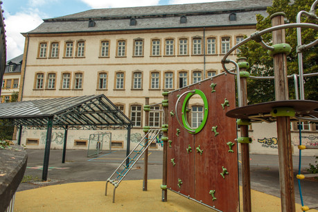 Les parents s’inquiètent de délais trop longs sur l’envoi d’ordonnances de tests à l’école. Le gouvernement cherche à régler le problème avec l’Inspection sanitaire. (Photo: Matic Zorman/ Archives Maison Moderne)