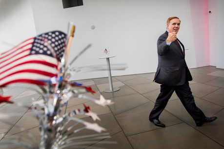 L'ambassadeur américain Randy Evans, lors des célébrations du Jour de l’indépendance des États-Unis, avec Buzz Aldrin, en 2019. (Photo: Nader Ghavami / archives Maison Moderne)