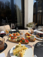  The Opera is now open on Sunday lunchtimes and has officially opened its terrace, the perfect spot to enjoy the fine weather with your dog at your feet.  (Photo: Restaurant L’Opéra)