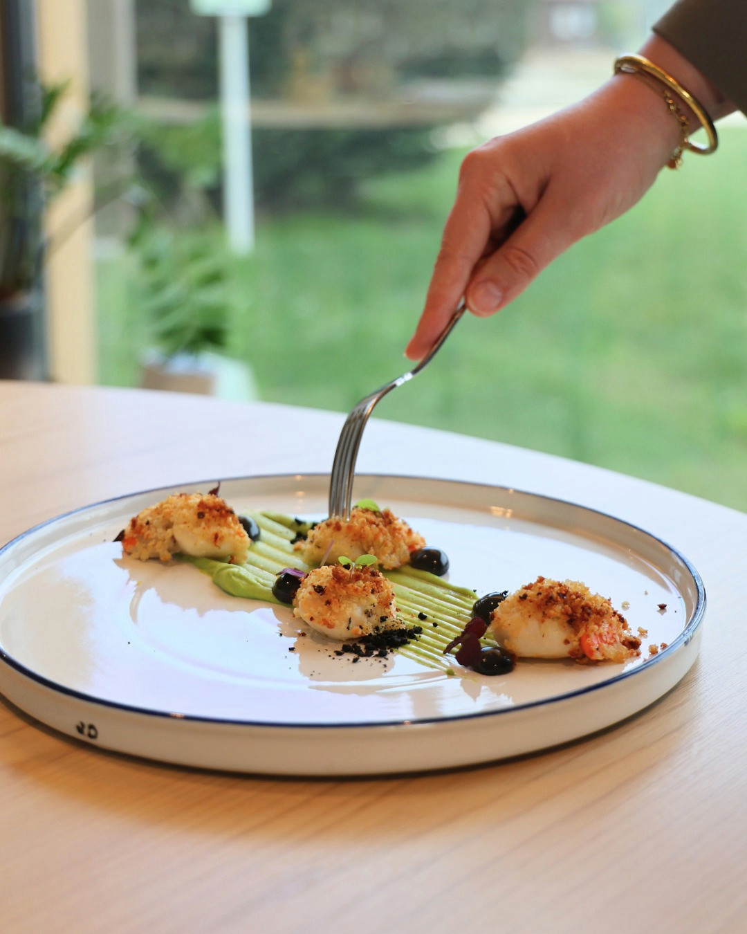 Mediterranean-style gratinated scallops. (Photo: Premio)
