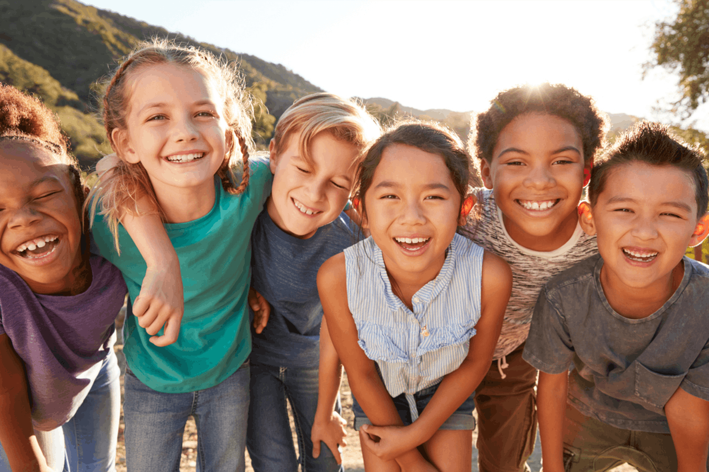Nos éducateurs encouragent nos petits polyglottes à découvrir le monde avec curiosité et à construire des ponts entre les cultures. (Photo: Shutterstock)