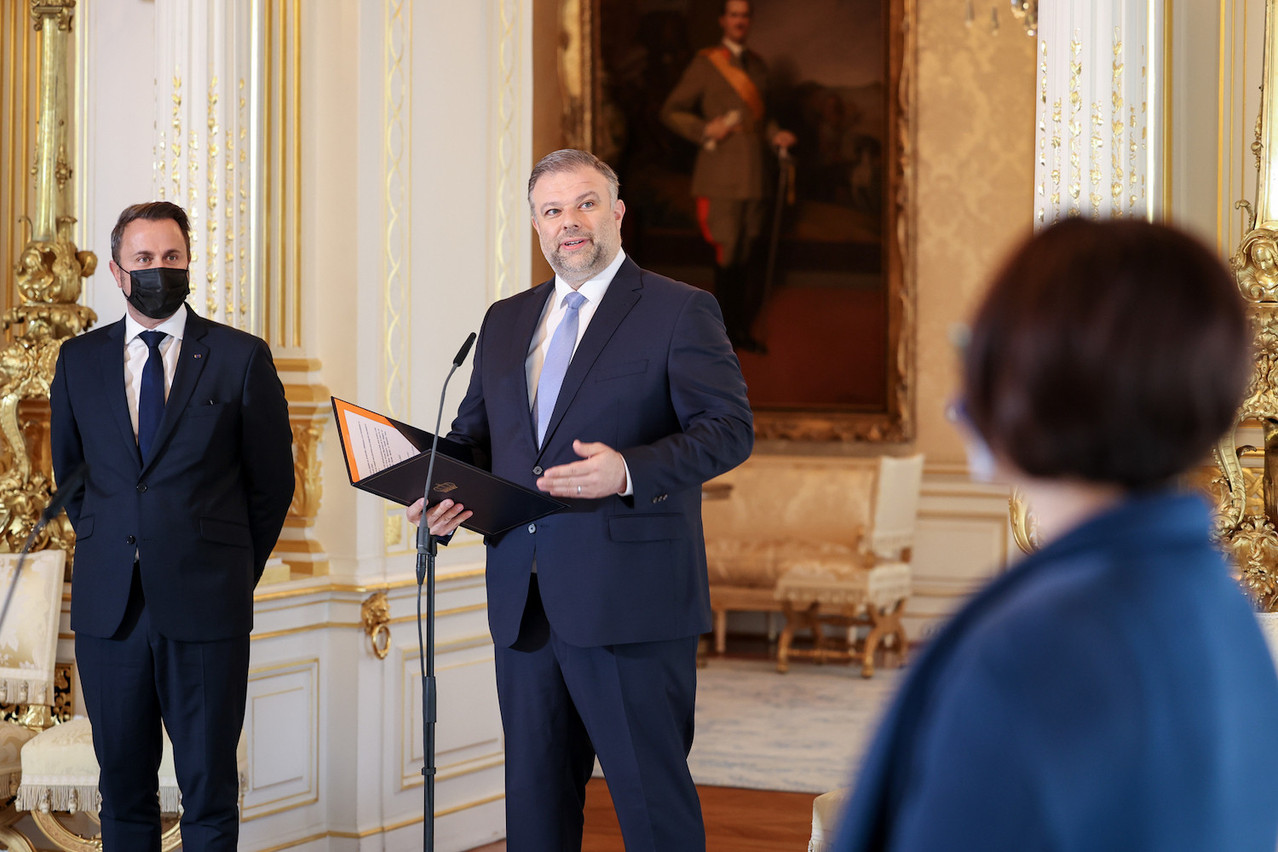 Yves Arend (c.) with prime minister Xavier Bettel and new finance minister Yuriko Backes during a swearing in ceremony on 5 January Photo: Maison du Grand-Duc / Sophie Margue