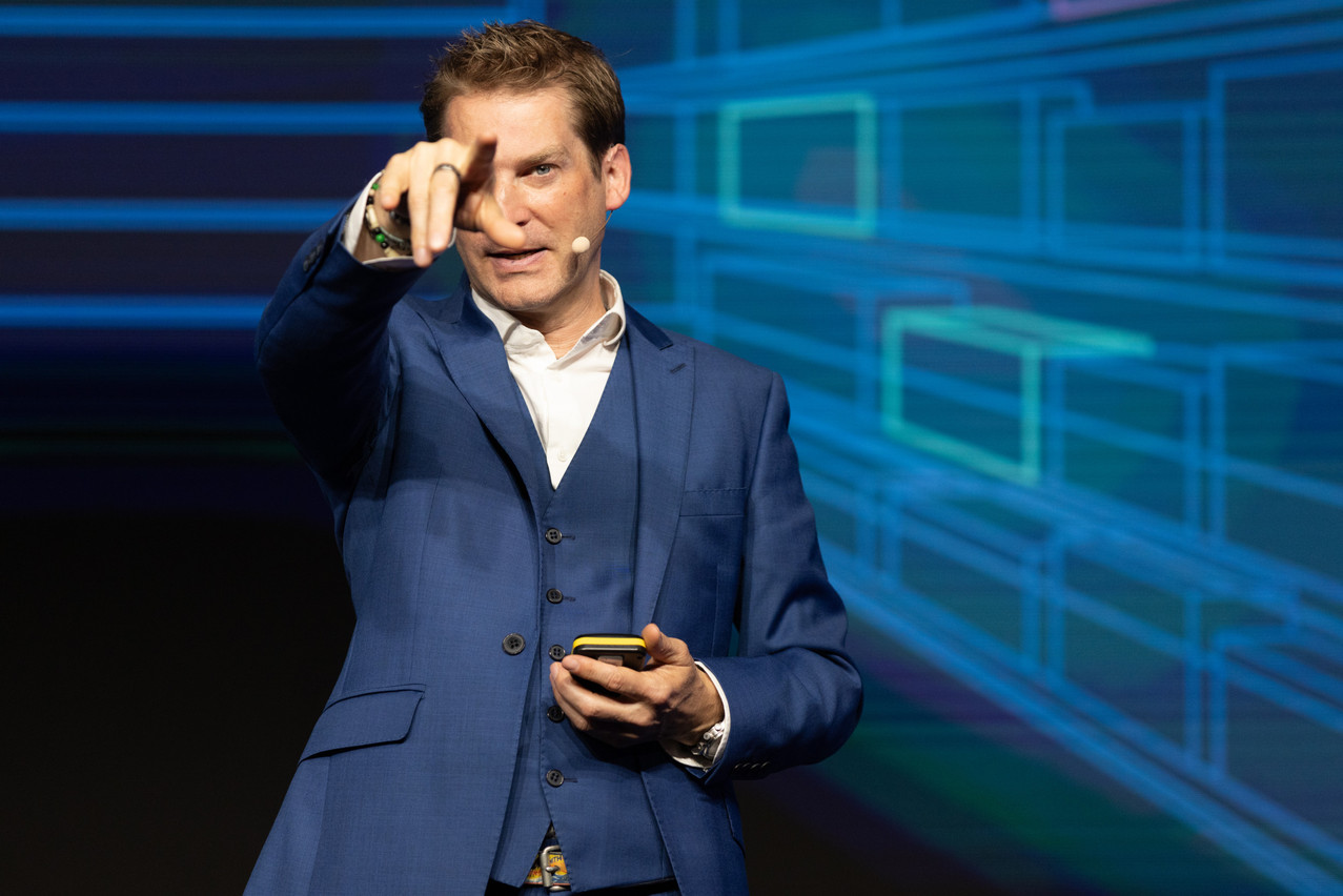 Consumer behaviour consultant Ken Hughes delivered a dynamic keynote address to to a packed house at during the “Future of retail” conference at Luxexpo, 9 July 2024. Photo: Guy Wolff/Maison Moderne
