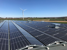 Enerdeal compte aussi parmi ses réalisations l’installation photovoltaïque située sur la toiture de Labgroup, à Grass. (Photo: Enerdeal)