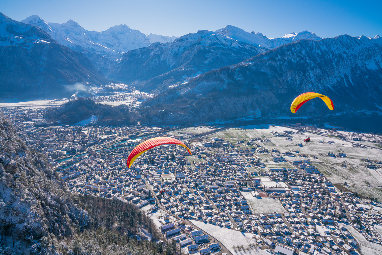 A tandem flight amid the Swiss Alps is an unforgettable experience. ©2018mikekaufmann