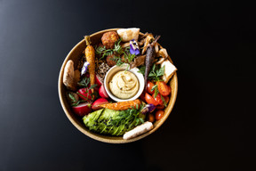 Chef Jean-Charles Albert's dishes are prepared using local ingredients from short distribution circuits.  (Photo: Marie Russillo/Maison Moderne)
