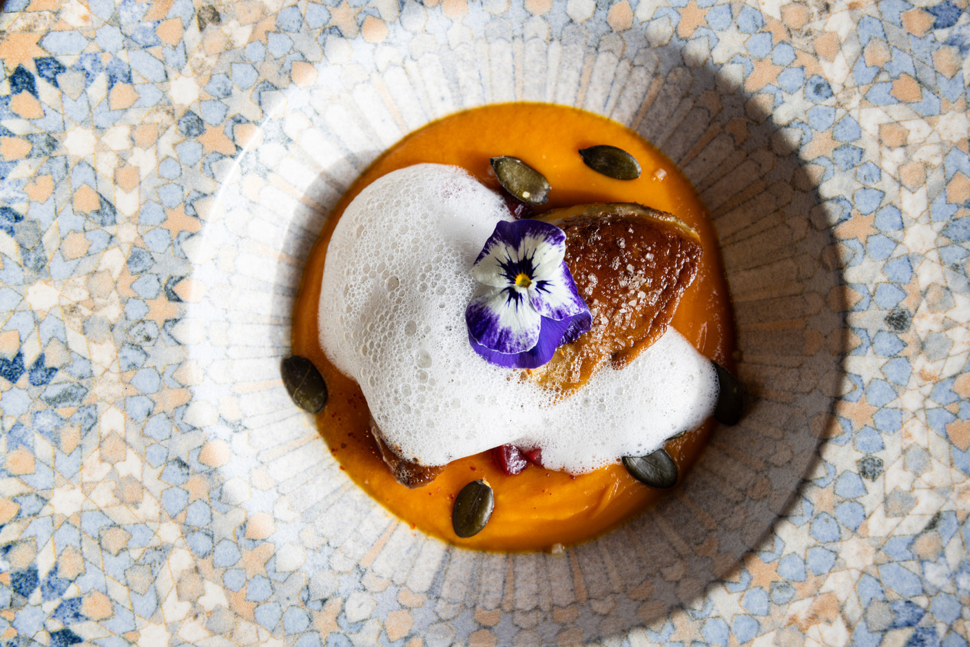 Chef Jean-Charles Albert's dishes are prepared using local ingredients from short distribution circuits.  (Photo: Marie Russillo/Maison Moderne)